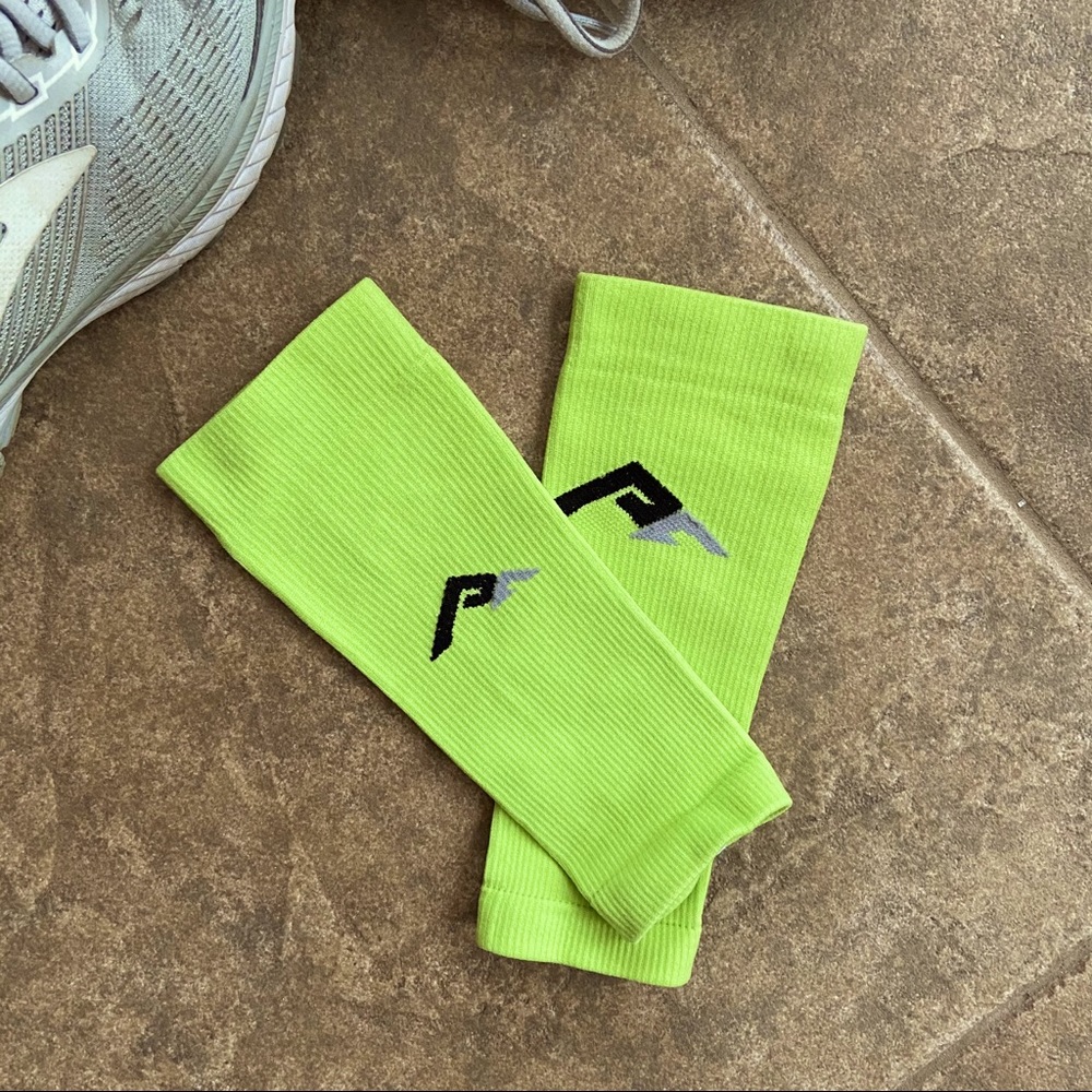 NWOT UNISEX Pro Compression Calf Running Sleeve